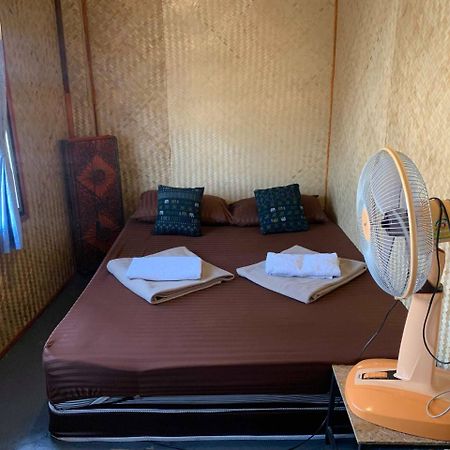 J Giant Hostel Chiang Mai Bagian luar foto