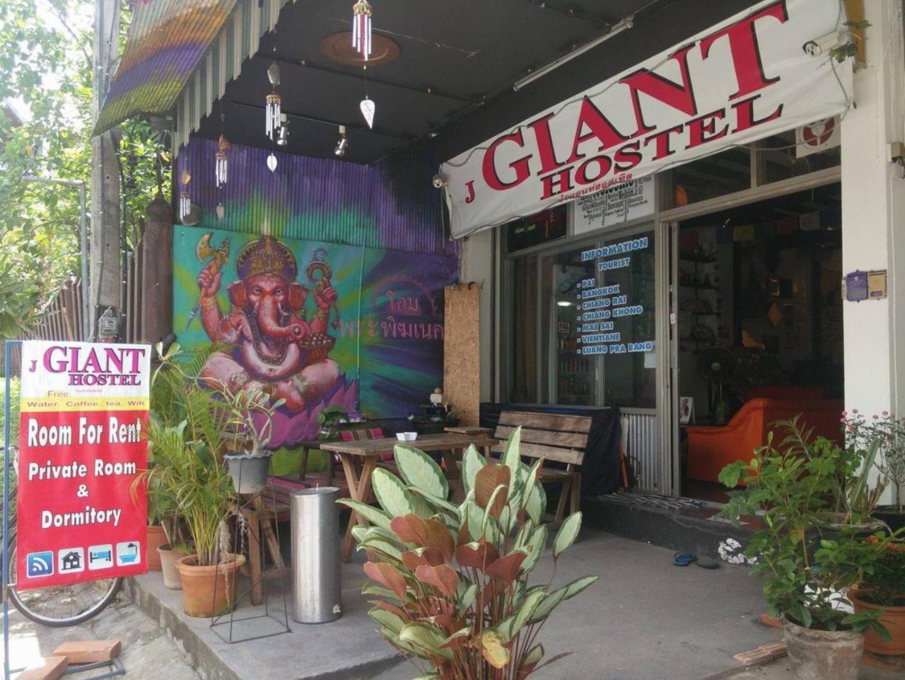 J Giant Hostel Chiang Mai Bagian luar foto