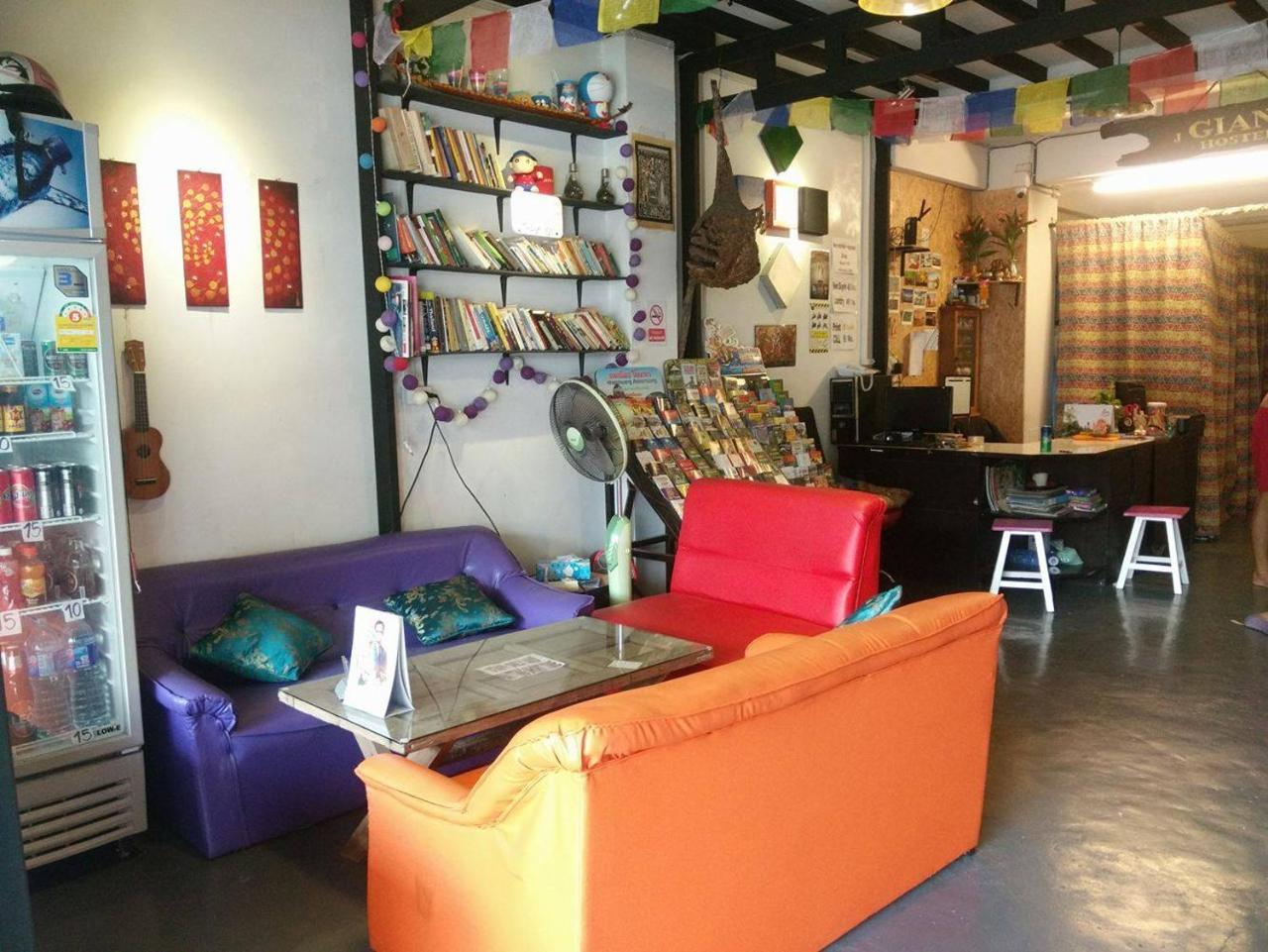 J Giant Hostel Chiang Mai Bagian luar foto