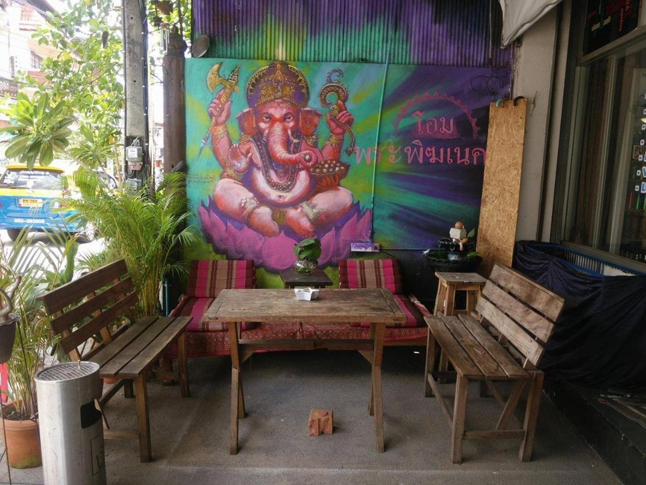 J Giant Hostel Chiang Mai Bagian luar foto