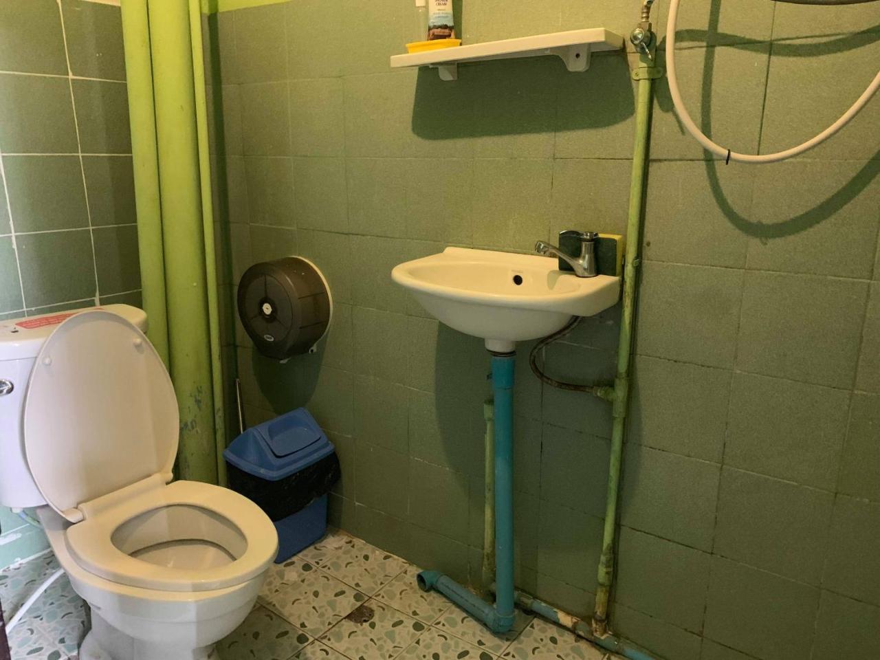 J Giant Hostel Chiang Mai Bagian luar foto