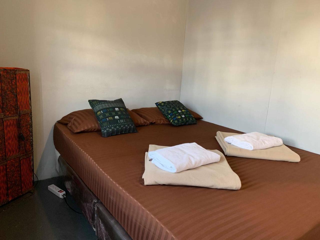 J Giant Hostel Chiang Mai Bagian luar foto