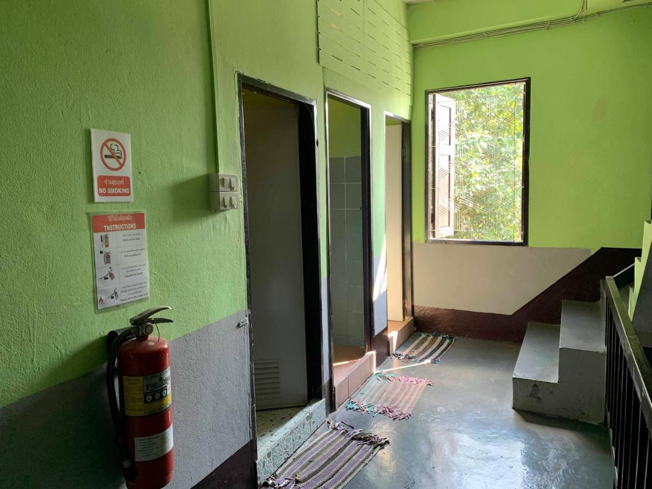 J Giant Hostel Chiang Mai Bagian luar foto