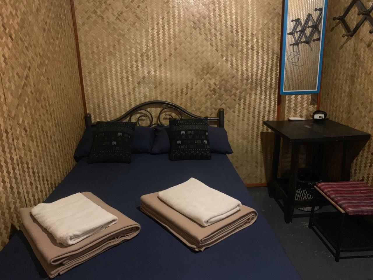 J Giant Hostel Chiang Mai Bagian luar foto