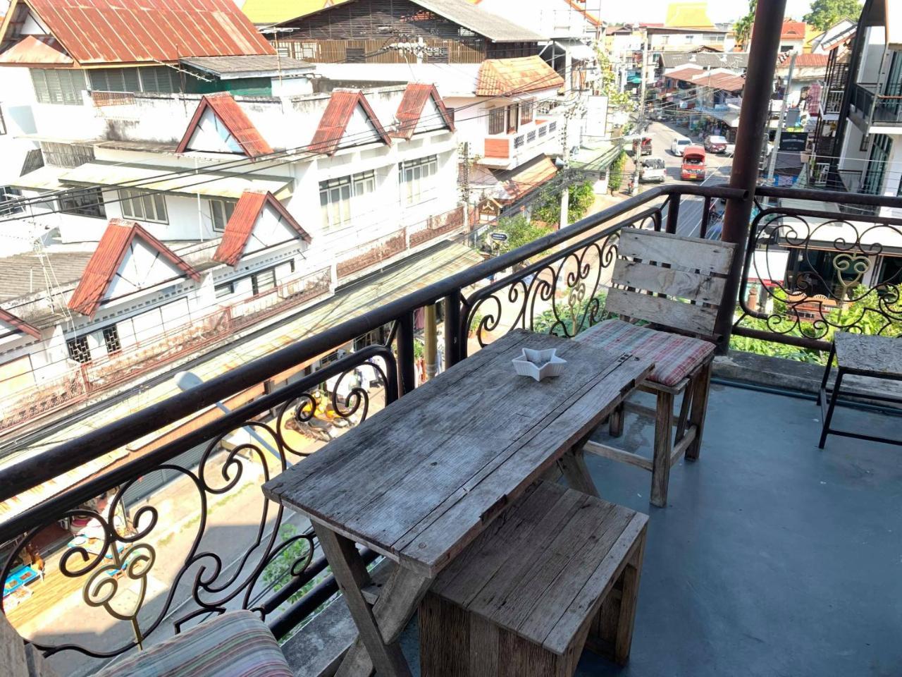 J Giant Hostel Chiang Mai Bagian luar foto