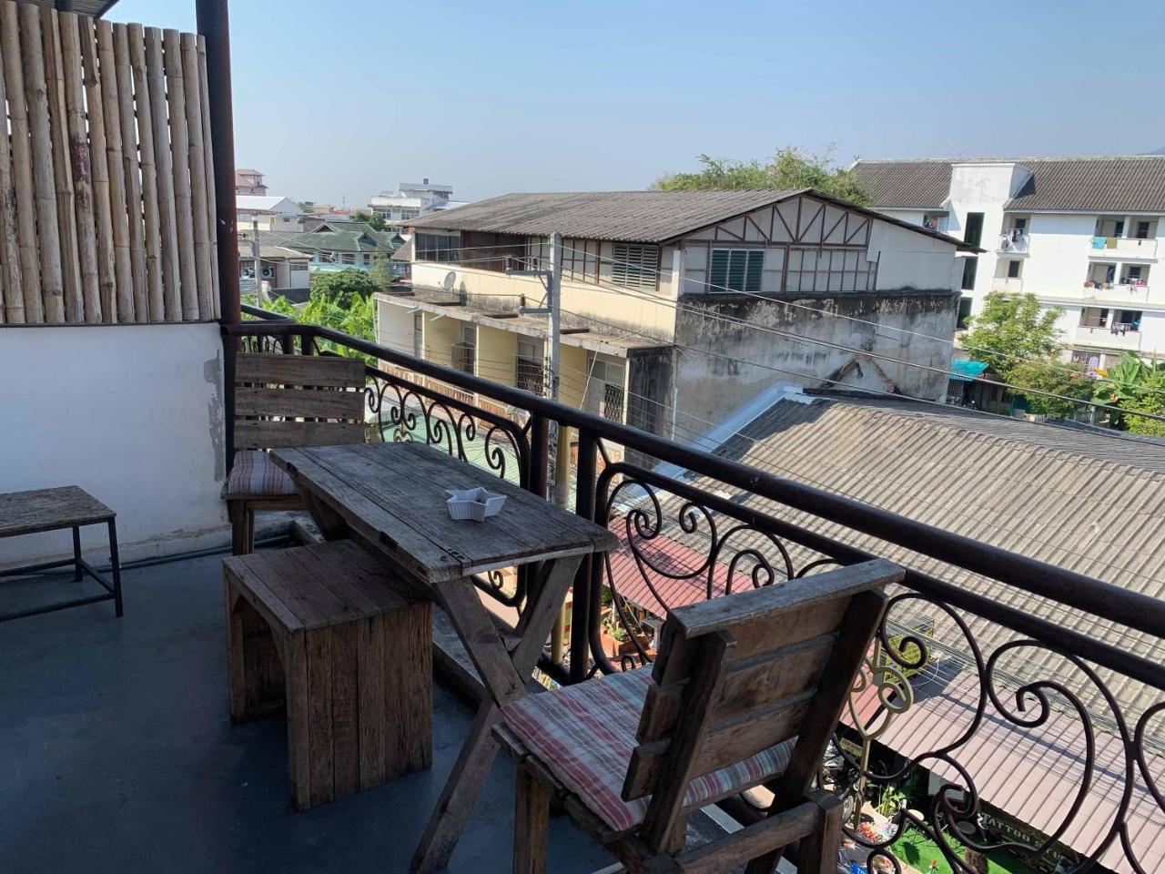 J Giant Hostel Chiang Mai Bagian luar foto