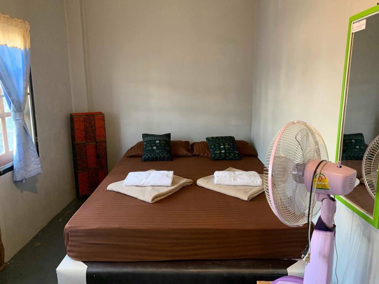 J Giant Hostel Chiang Mai Bagian luar foto
