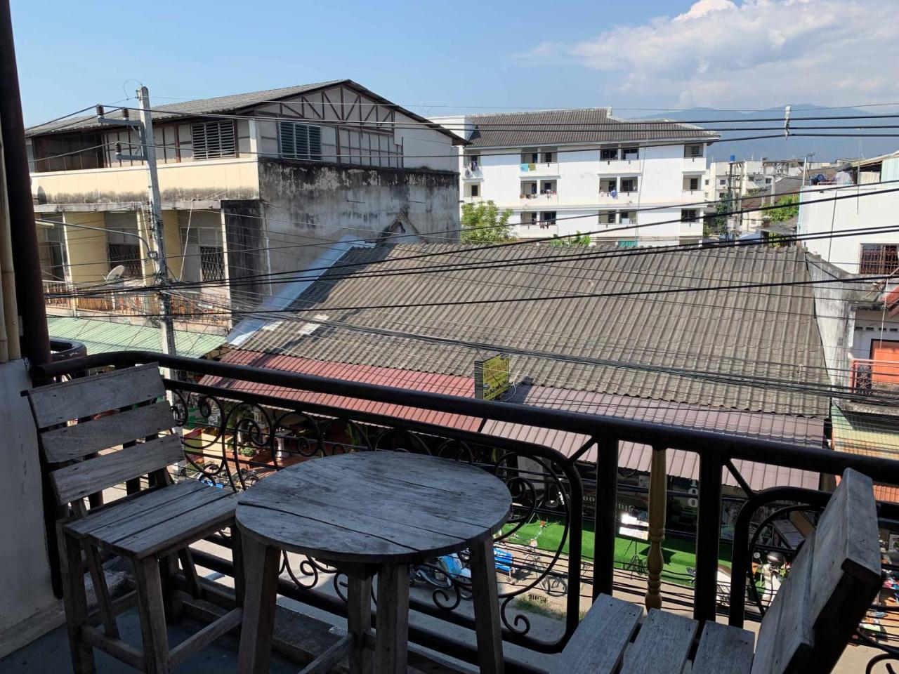 J Giant Hostel Chiang Mai Bagian luar foto