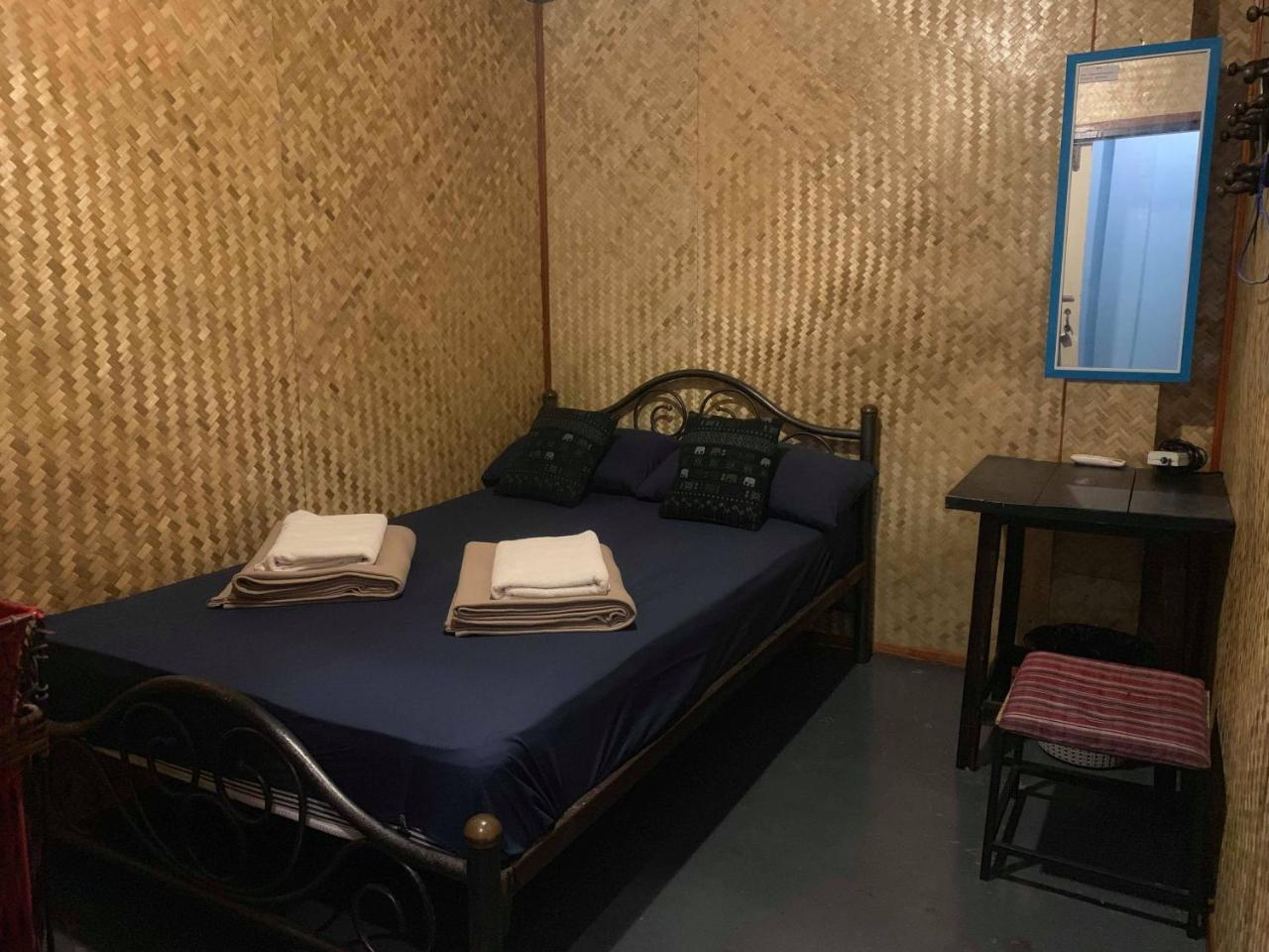 J Giant Hostel Chiang Mai Bagian luar foto