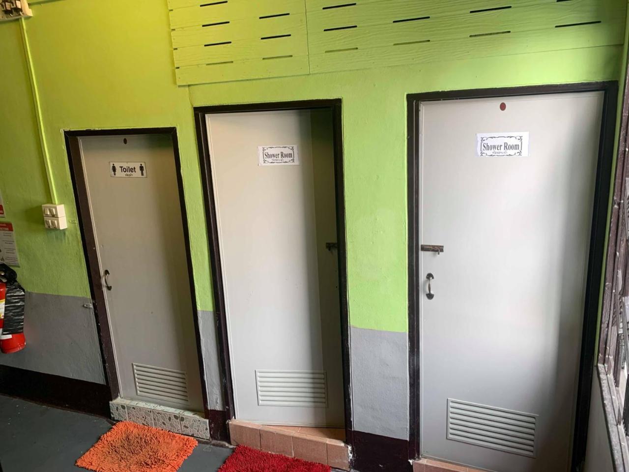 J Giant Hostel Chiang Mai Bagian luar foto