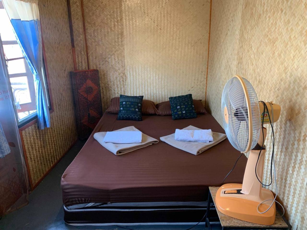 J Giant Hostel Chiang Mai Bagian luar foto