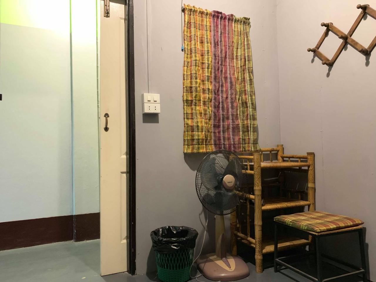 J Giant Hostel Chiang Mai Bagian luar foto