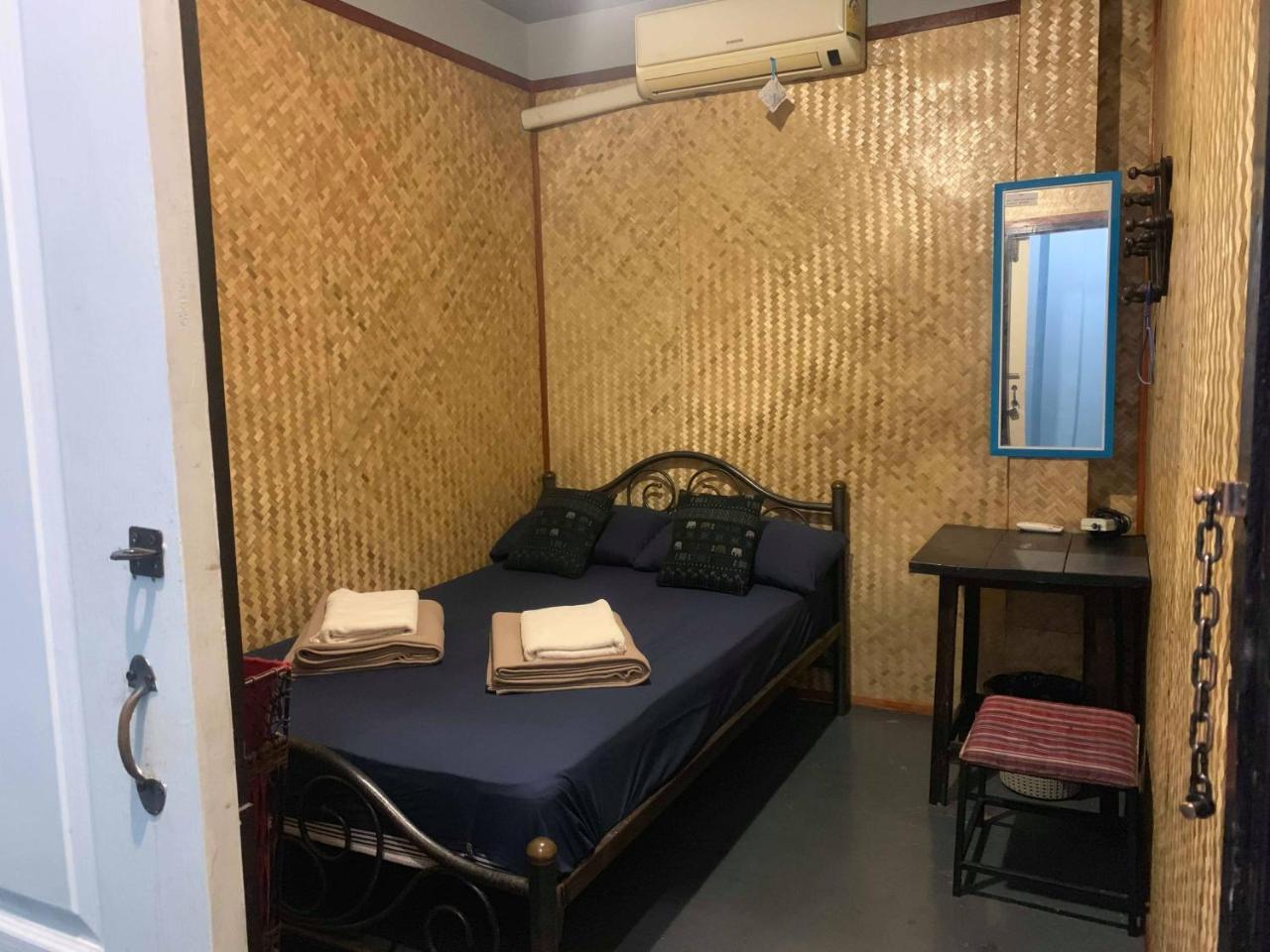 J Giant Hostel Chiang Mai Bagian luar foto