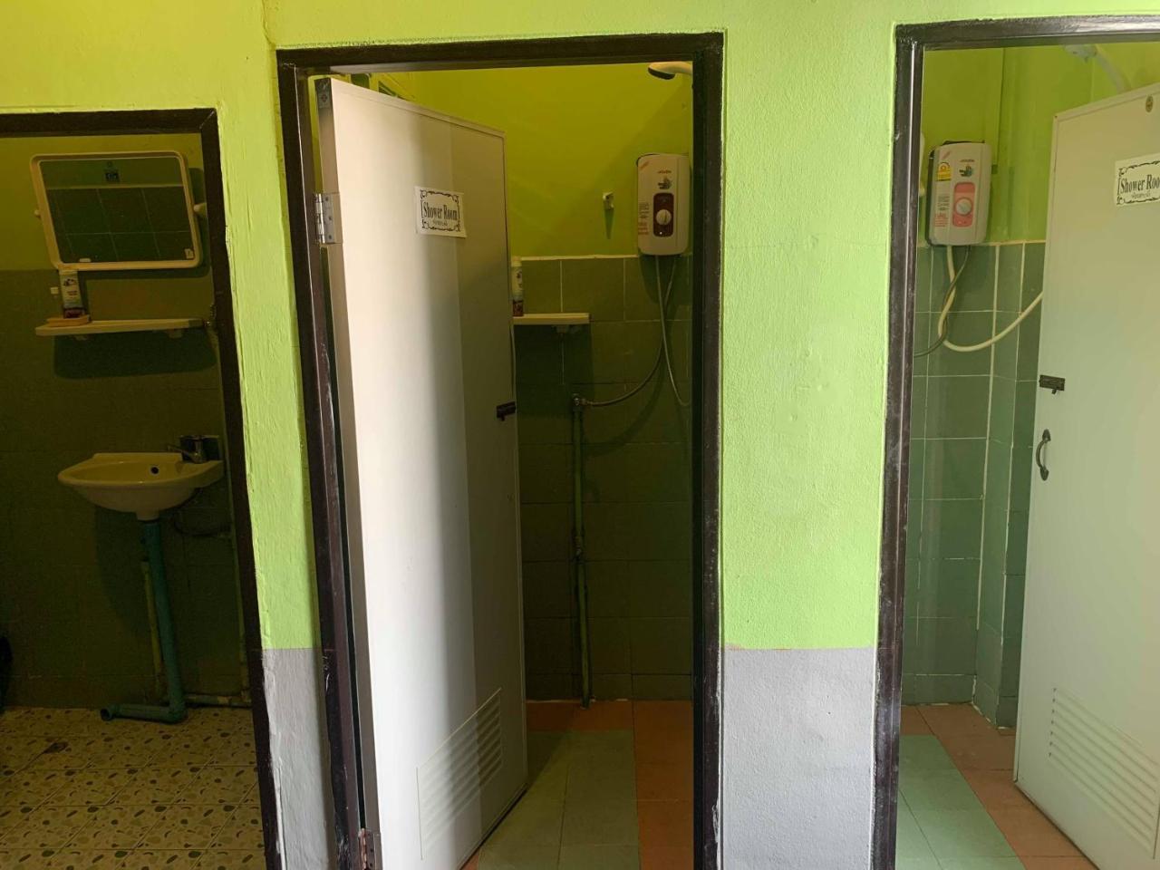 J Giant Hostel Chiang Mai Bagian luar foto